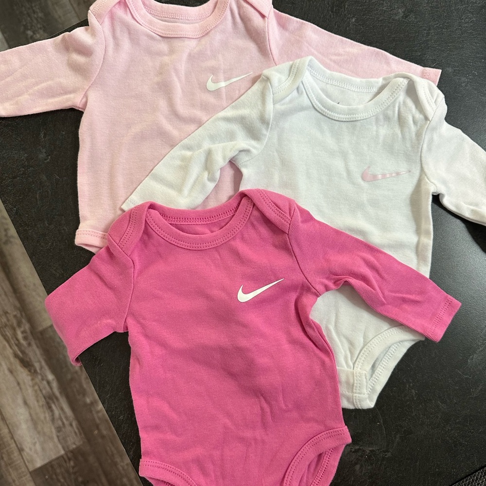 3 pack Nike bodysuits